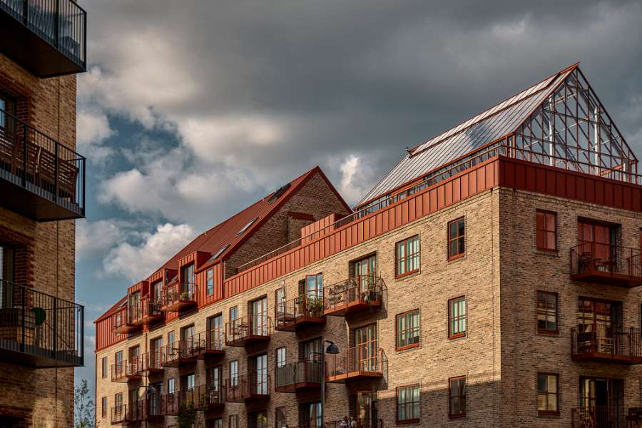 Das Klassische bekommt eine moderne Note in Kopenhagens Blöcken, die mit Stahlprofilen verkleidet wurden, Køhlers Have, Borgmester Christiansens Gade 17, 2450 København SV